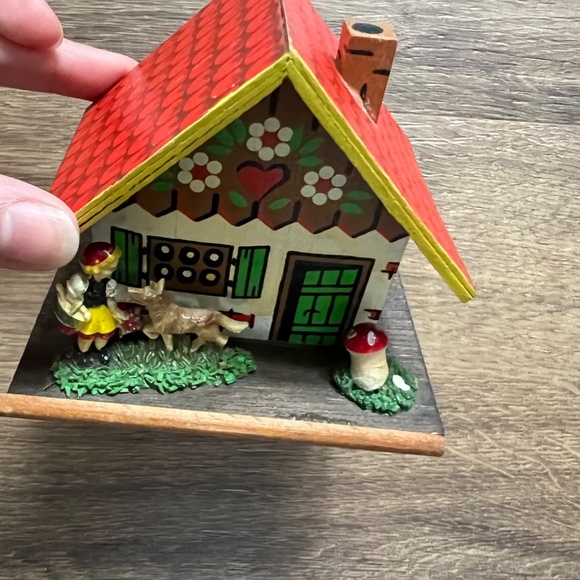 Vintage Little Red Riding Hood Wood House Bank Coin Cottage- Germany circa 1940 - Picture 8 of 15